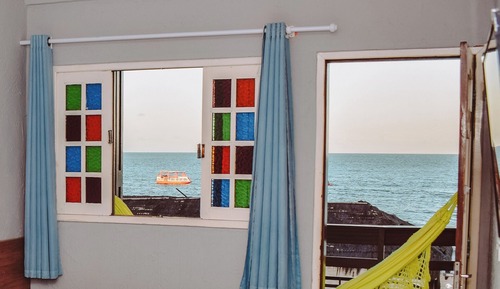 Habitación triple superior, vistas a la playa