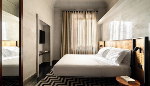 Habitación clásica doble, 1 cama de matrimonio grande, baño privado, vistas a la ciudad