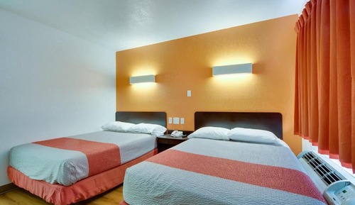 Habitación con 2 camas individuales