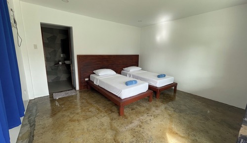 Habitación Signature con 2 camas individuales, vistas a la piscina