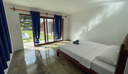 Habitación Signature, 1 cama de matrimonio grande, vistas a la piscina