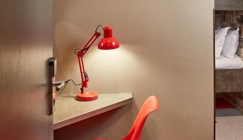 Habitación básica con 2 camas individuales