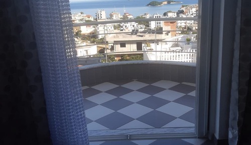 Apartamento clásico, balcón, vistas al mar