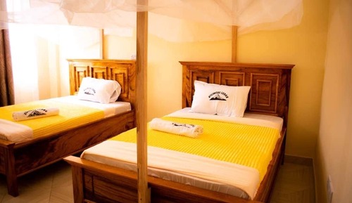 Habitación con 1 cama doble o 2 individuales, balcón, vistas al jardín