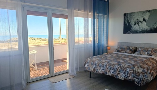 Estudio, vistas al mar