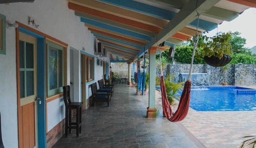 Habitación cuádruple económica, vistas al patio