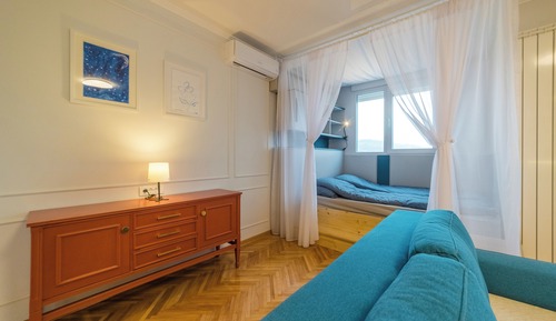 Estudio, varias habitaciones, balcón, vistas a la ciudad