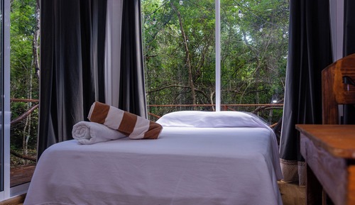 Habitación con 1 cama doble o 2 individuales, vistas al jardín
