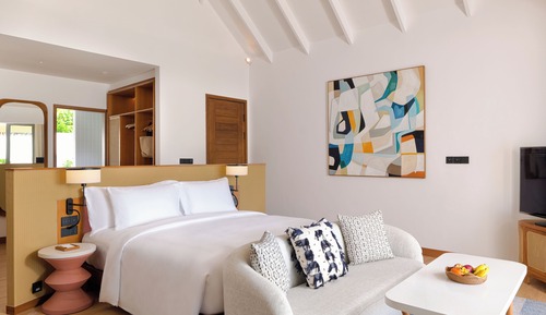 Villa (Beach Pool, 1 King & Kids Room)