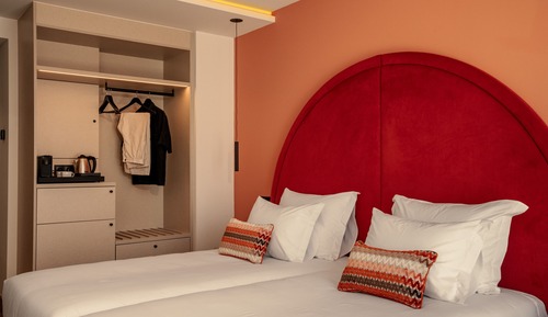 Habitación Deluxe con 1 cama doble o 2 individuales, balcón, vistas a la ciudad