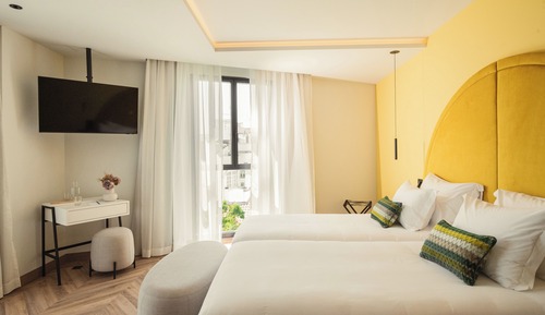 Habitación superior con 2 camas individuales, vistas a la ciudad