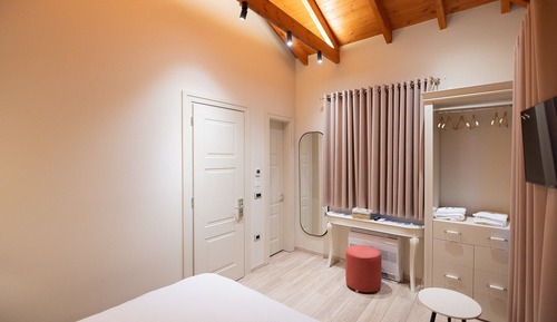 Habitación Confort con 1 cama doble o 2 individuales