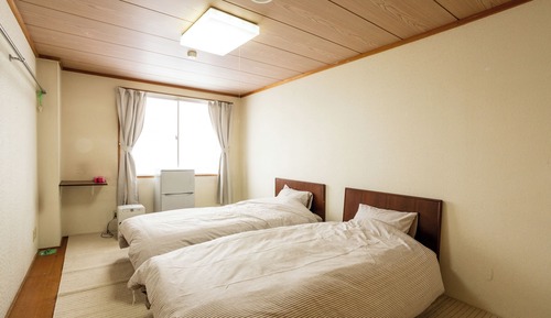 Habitación básica con 2 camas individuales, 2 camas individuales, vistas a la montaña