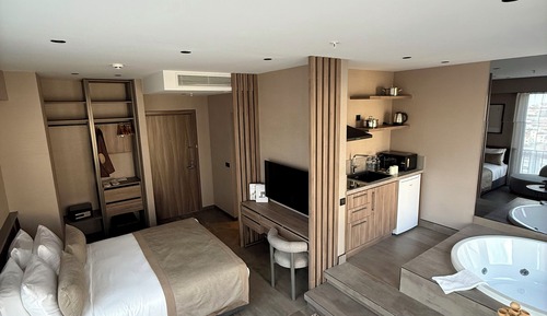 Jacuzzi Suite with Sea view
