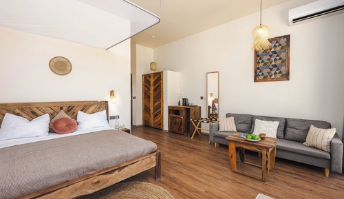 Deluxe Studio Suite