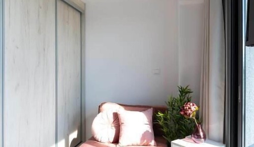 Estudio, balcón, vistas a la ciudad