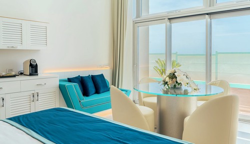 Habitación Premium con 1 cama doble o 2 individuales, patio, vistas al mar