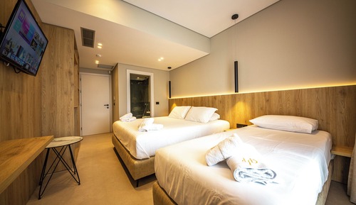 Habitación triple Deluxe, planta baja
