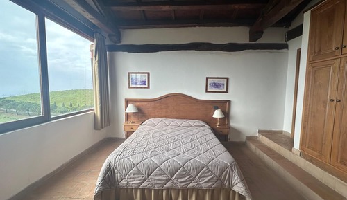 Habitación superior con 1 cama doble o 2 individuales, patio, vistas al mar