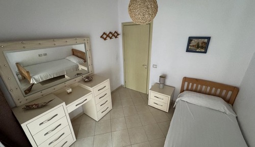 Apartamento, 2 habitaciones, balcón, vistas parciales al mar