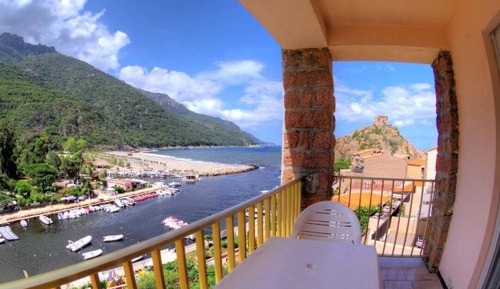 Habitación clásica con 2 camas individuales, balcón, vistas al mar