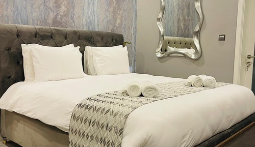 Habitación superior, 1 cama de matrimonio grande, baño privado