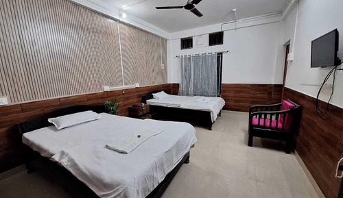 Habitación básica con 1 cama doble o 2 individuales