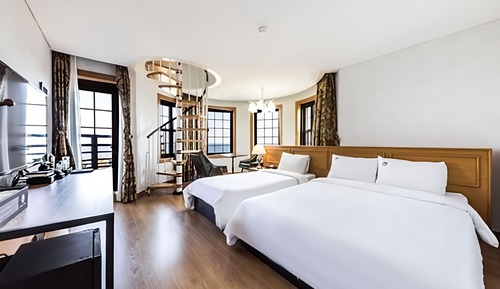 Habitación de lujo con 2 camas individuales, balcón, vistas al mar