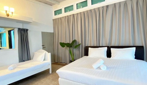 Habitación triple Deluxe, balcón