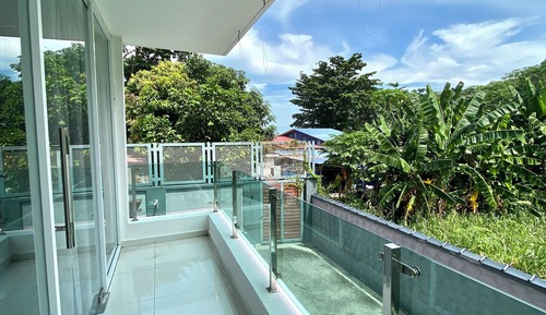 Habitación familiar, balcón