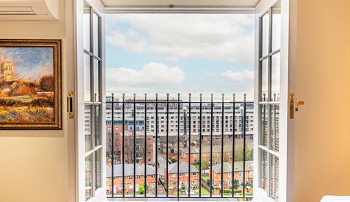 Habitación Deluxe, 1 cama de matrimonio grande, vistas a la ciudad