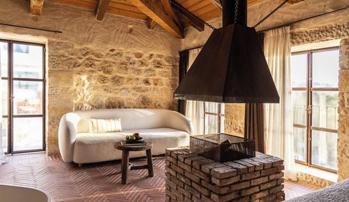 Design Suite with Private Pool