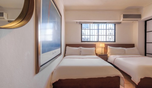 Apartamento clásico, 3 habitaciones, vistas a la ciudad, en una planta alta
