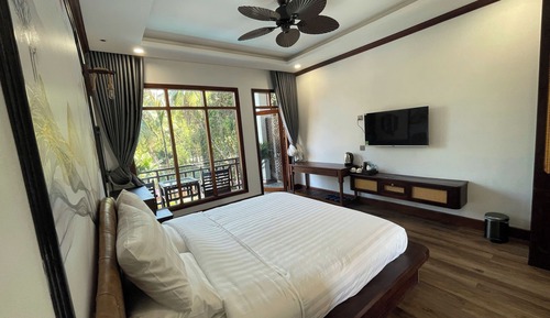 Habitación Deluxe doble, vistas a la piscina