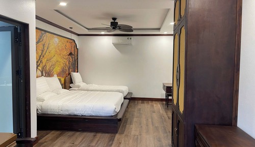 Habitación triple Deluxe, vistas a la piscina