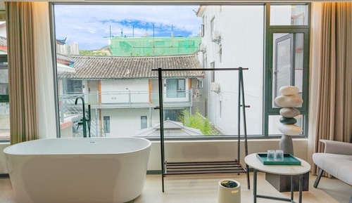 Habitación cuádruple Elite, 2 camas de matrimonio, baño privado, vistas al patio