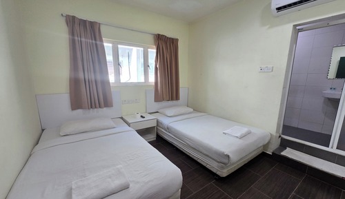 Habitación con 2 camas individuales, vistas a la ciudad