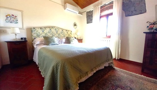 Habitación Confort con 1 cama doble o 2 individuales, vistas a la colina
