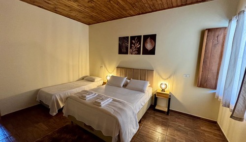 Habitación triple clásica, vistas al jardín
