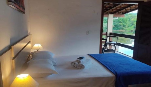 Habitación superior con 2 camas individuales, vistas al río