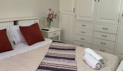 Habitación Confort doble, 1 cama doble, baño privado, vistas al parque
