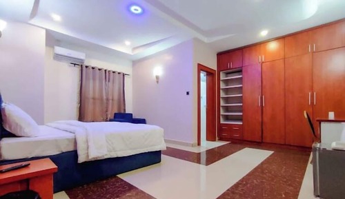 Habitación económica, balcón, vistas a la ciudad