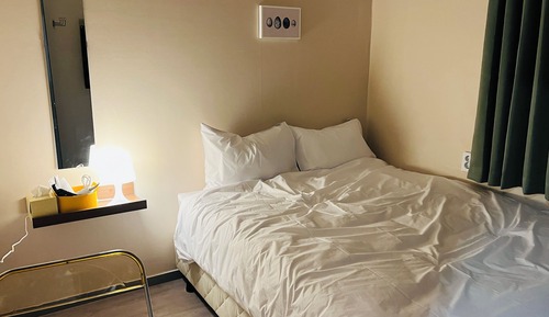 Habitación básica doble, 1 cama de matrimonio, no fumadores, baño privado