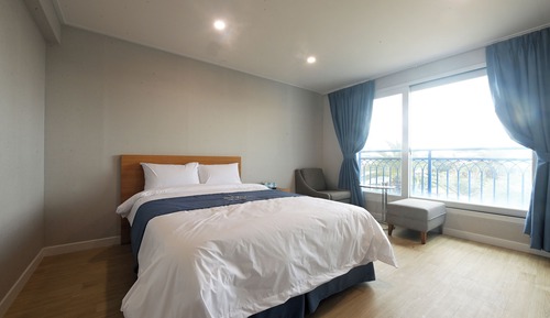 Habitación individual estándar, 1 cama doble, no fumadores, vistas parciales al mar