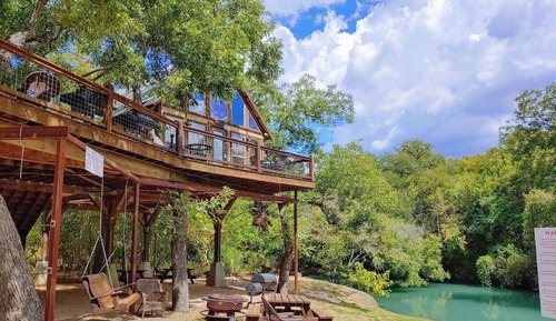 Casa en un árbol familiar, vistas al río