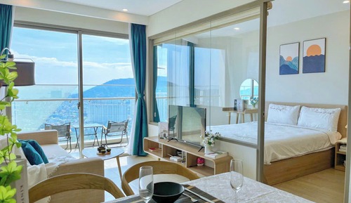 Apartamento, 2 habitaciones, balcón, vistas parciales al mar