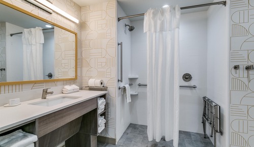 Suite estudio, 2 camas de matrimonio, ducha adaptada