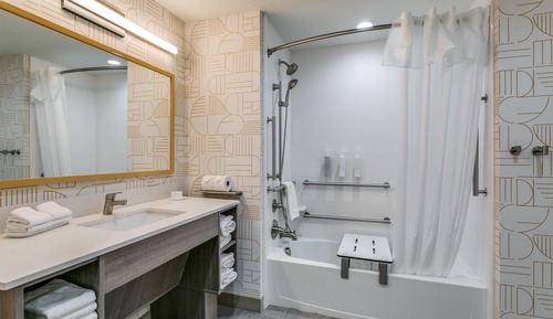 Suite estudio, 2 camas de matrimonio, accesible para personas con discapacidad, bañera