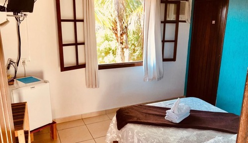 Habitación básica con 2 camas individuales