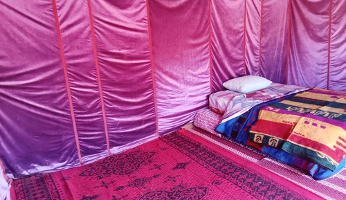 Tienda básica, vistas al desierto